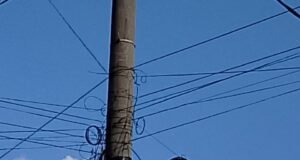 Marak Kabel Wifi Bergangunggan di Tiang Milik PLN di Dua Kecamatan Pemenang Barat dan Pamenang Selatan