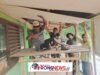 Satgas TMMD ke-128 Kodim 0420/Sarko Percepat Pemasangan Plafon Masjid Nurul Huda