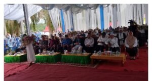 Perpisahan Santri Ponpes Madinatul Ulum Diwarnai Isak Tangis Walaupun di Guyur Hujan Gerimis