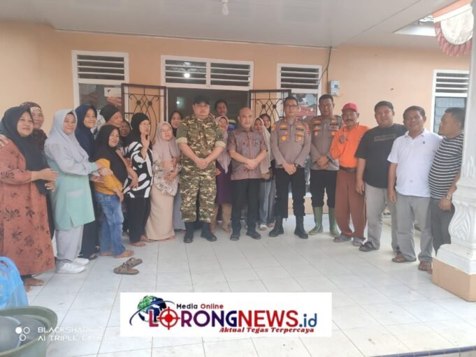 Kapolres dan Waka Polres Bungo Dampingi Bupati Tinjau Dapur Umum Bagi Warga Terdampak Banjir