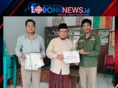 Momen Haru Saat Orang Tua Kedua Santri Menerima Ijazah Kedua Anaknya