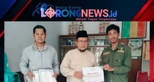 Momen Haru Saat Orang Tua Kedua Santri Menerima Ijazah Kedua Anaknya